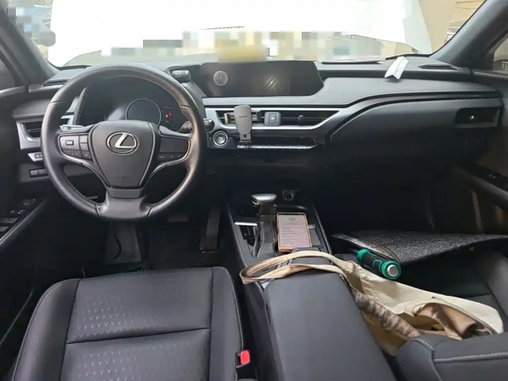 Lexus UX — фото 9