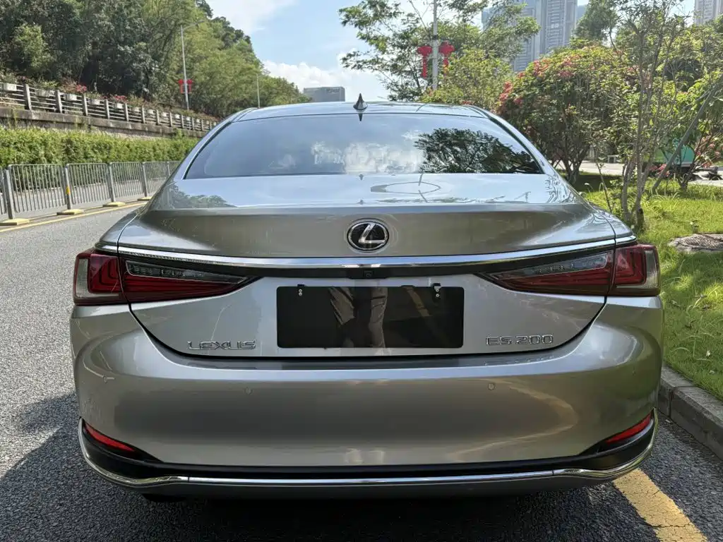 Lexus ES — фото 10