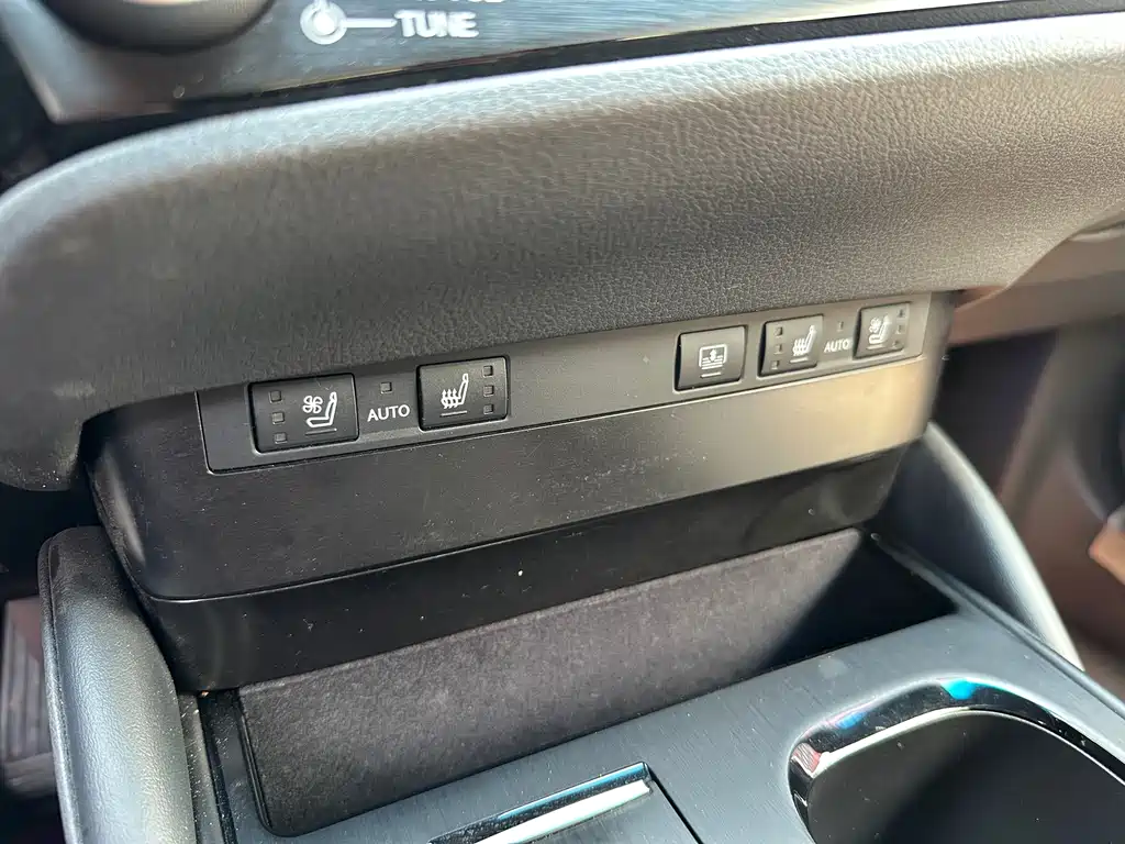 Lexus ES — фото 11