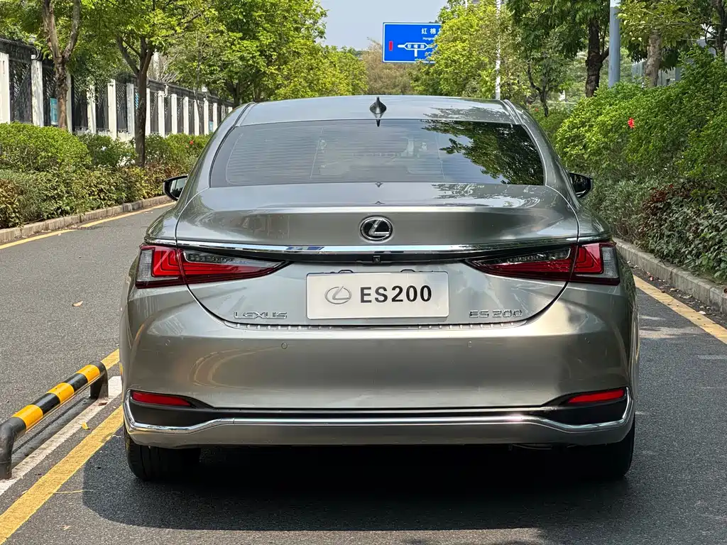 Lexus ES — фото 14