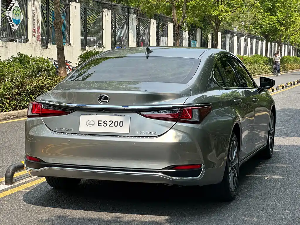Lexus ES — фото 15