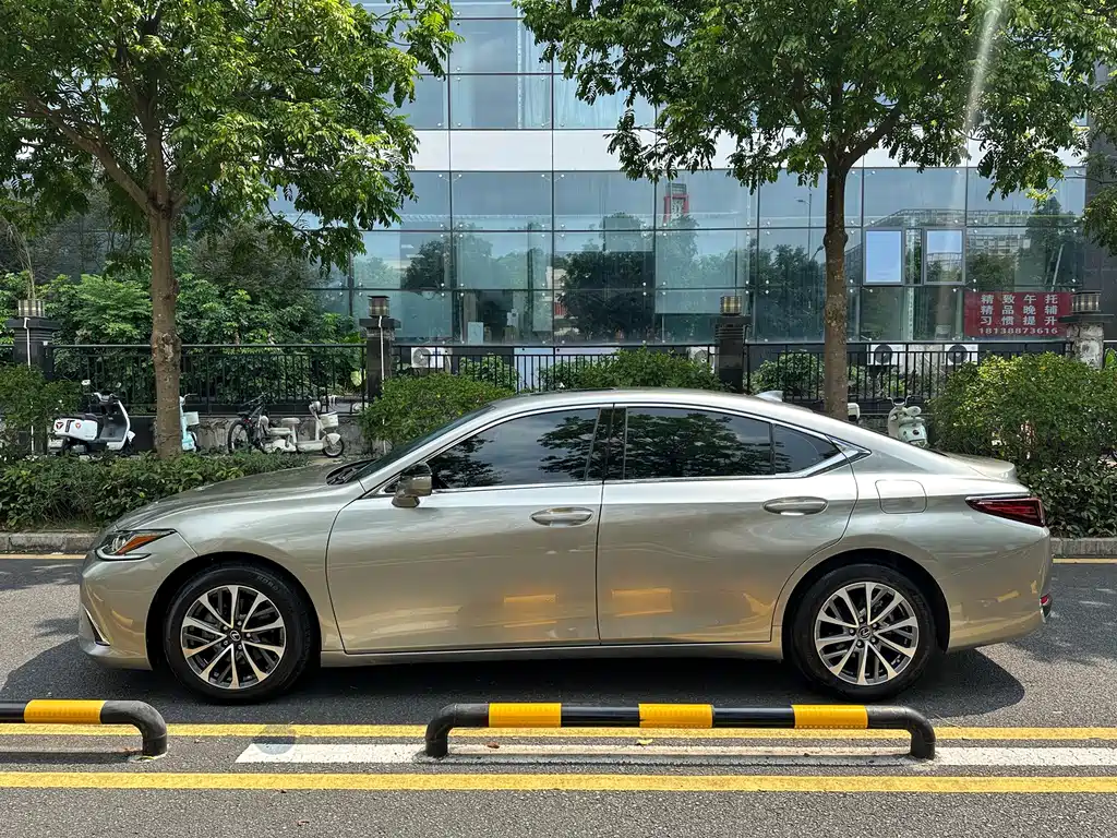 Lexus ES — фото 4