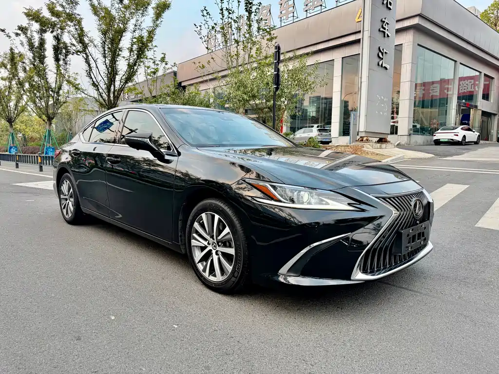 Lexus ES — фото 3