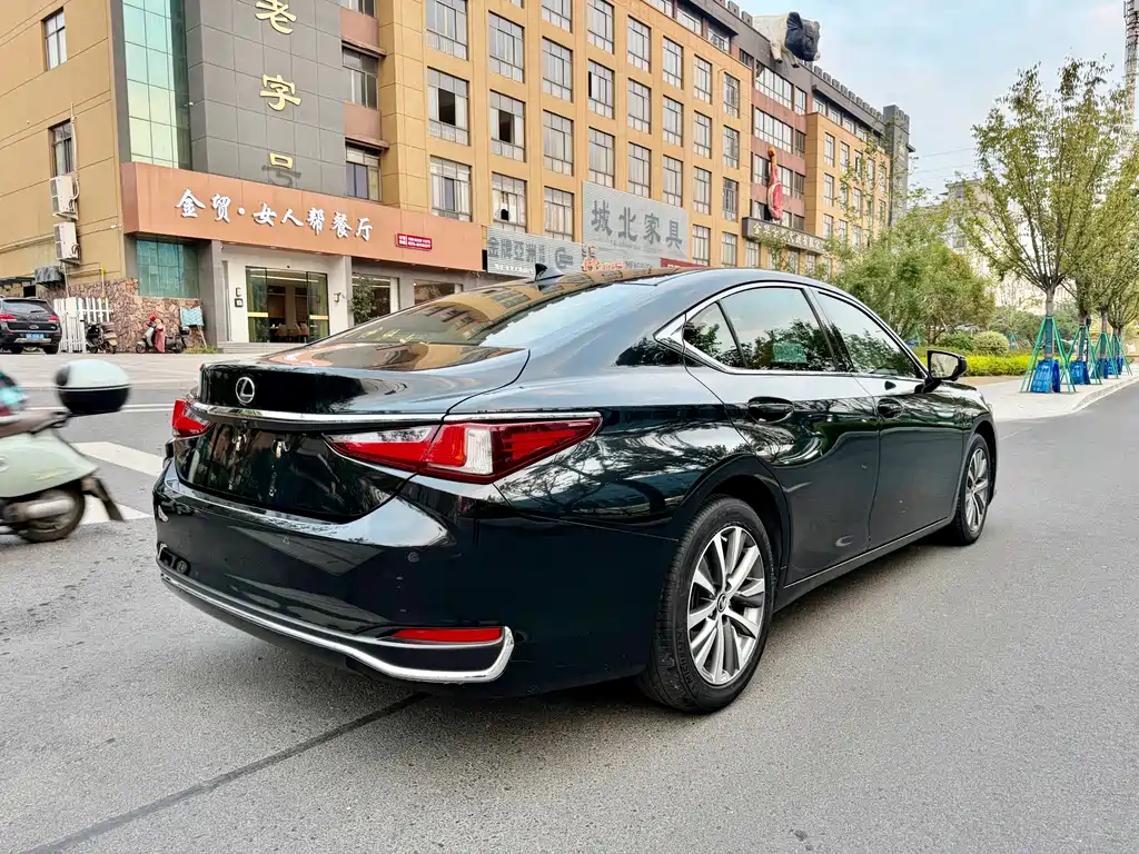 Lexus ES — фото 4