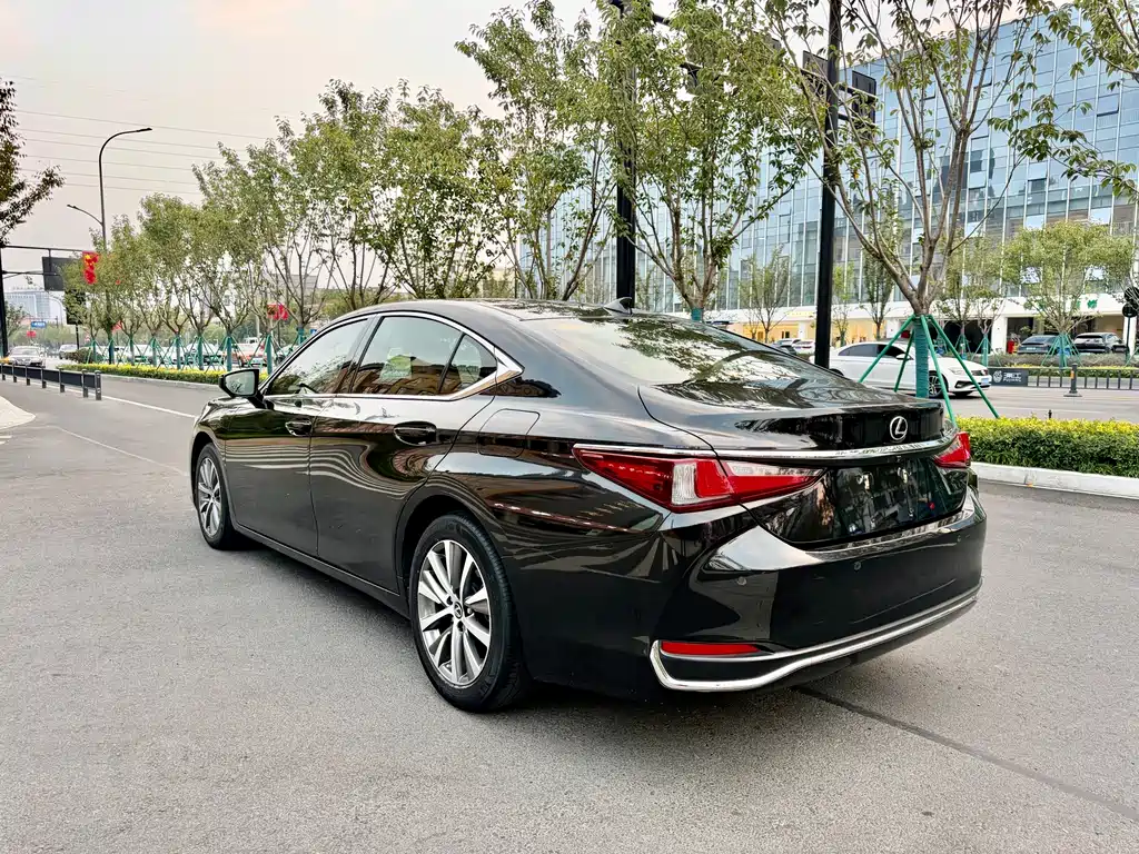 Lexus ES — фото 6