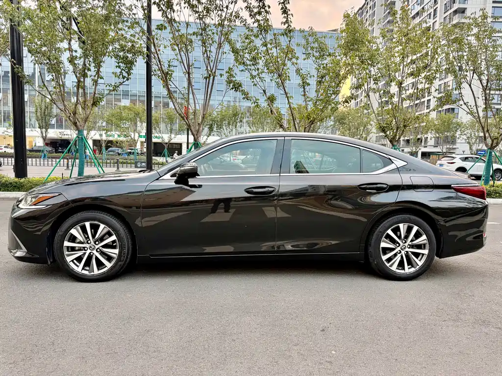 Lexus ES — фото 7
