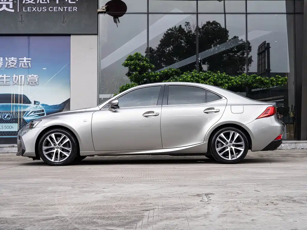Lexus IS — фото 4