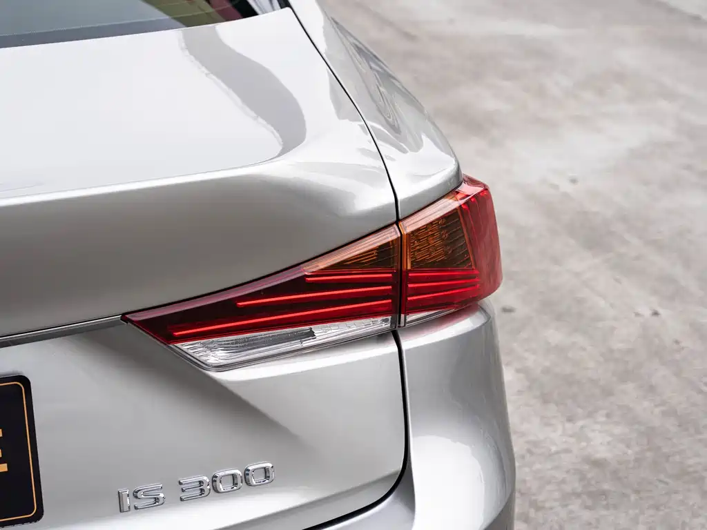 Lexus IS — фото 7