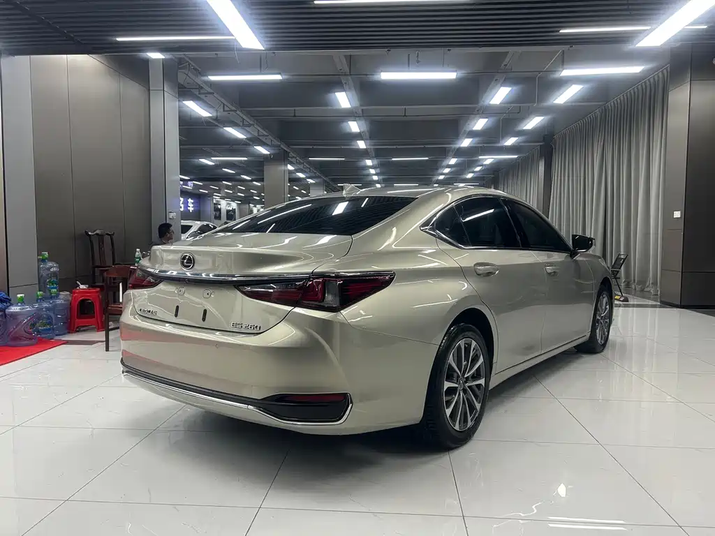 Lexus ES — фото 9