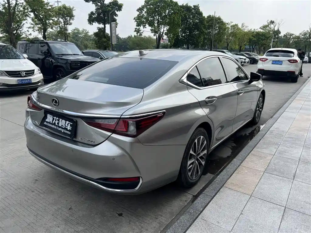Lexus ES — фото 9
