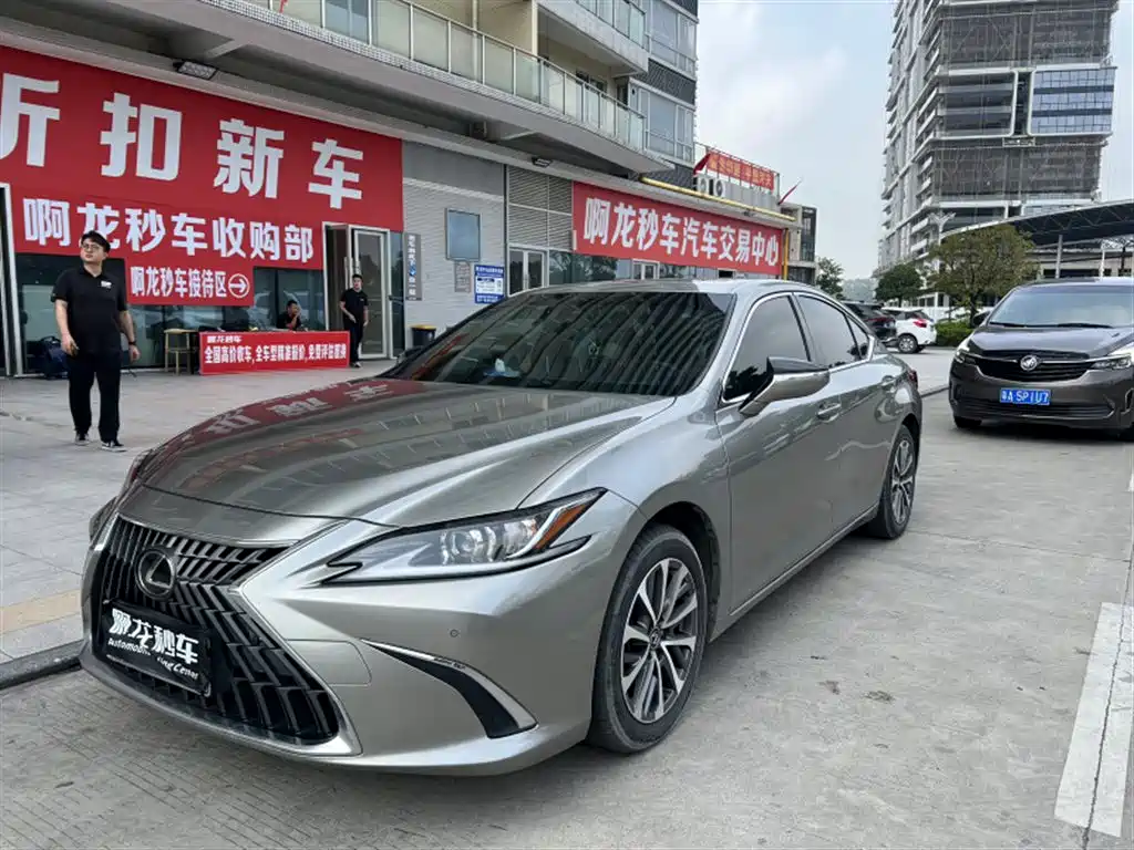 Lexus ES — фото 1