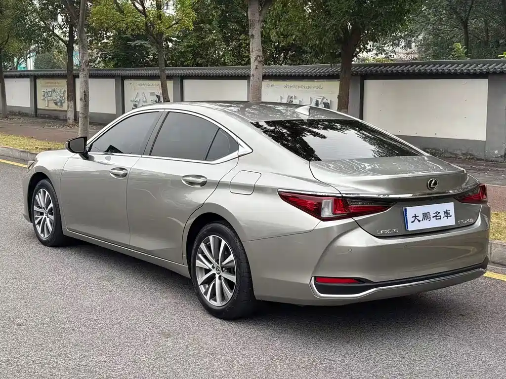 Lexus ES — фото 3