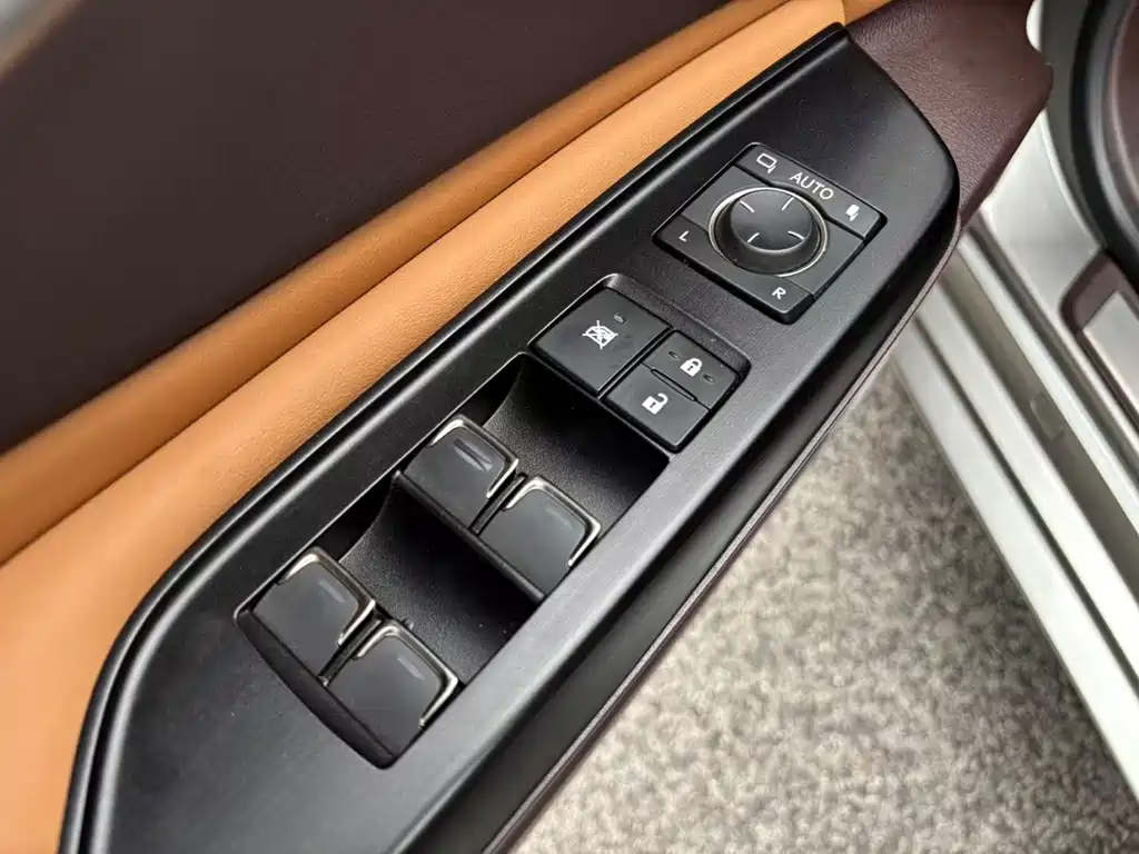 Lexus ES — фото 9