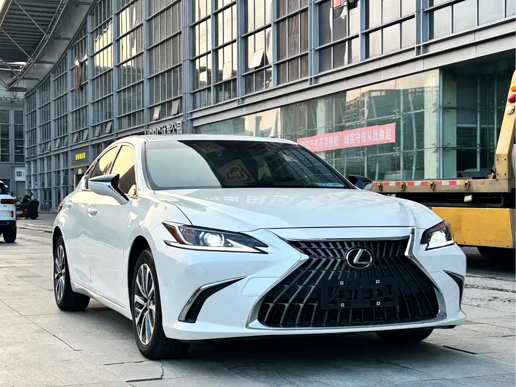 Lexus ES — фото 2