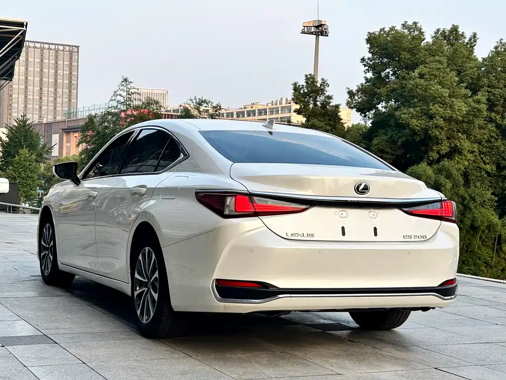 Lexus ES — фото 5