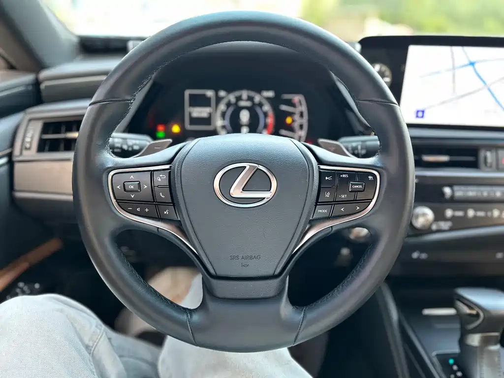 Lexus ES — фото 8