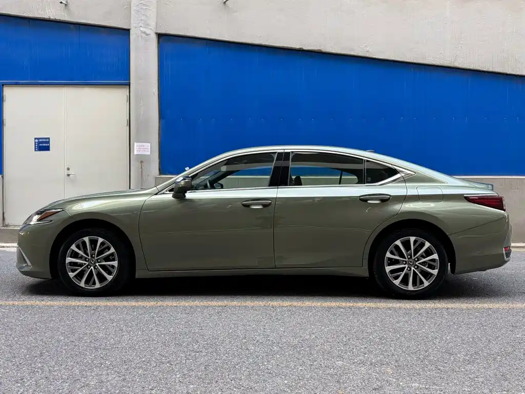Lexus ES — фото 3