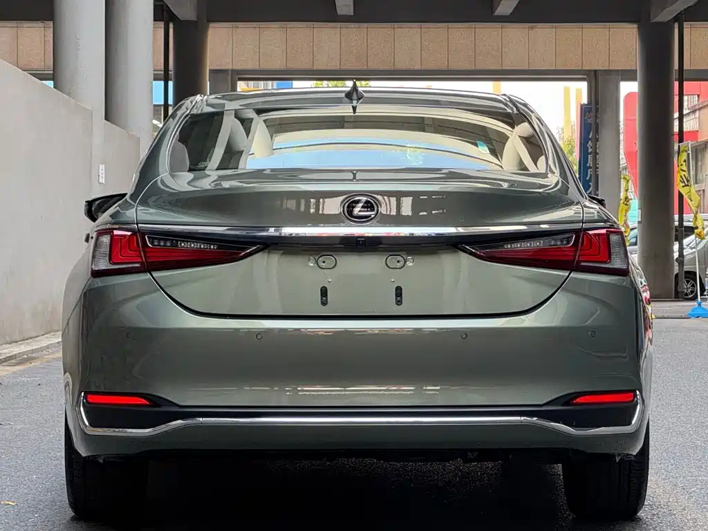 Lexus ES — фото 4
