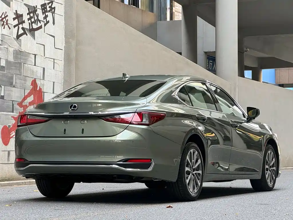 Lexus ES — фото 5