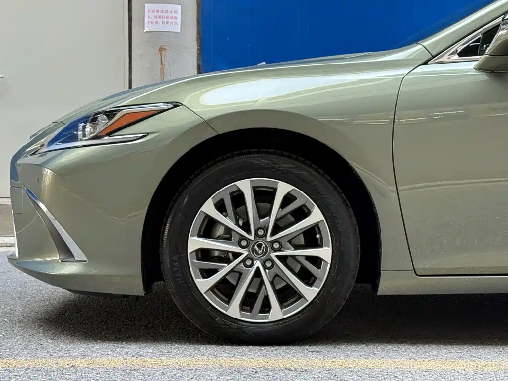 Lexus ES — фото 6