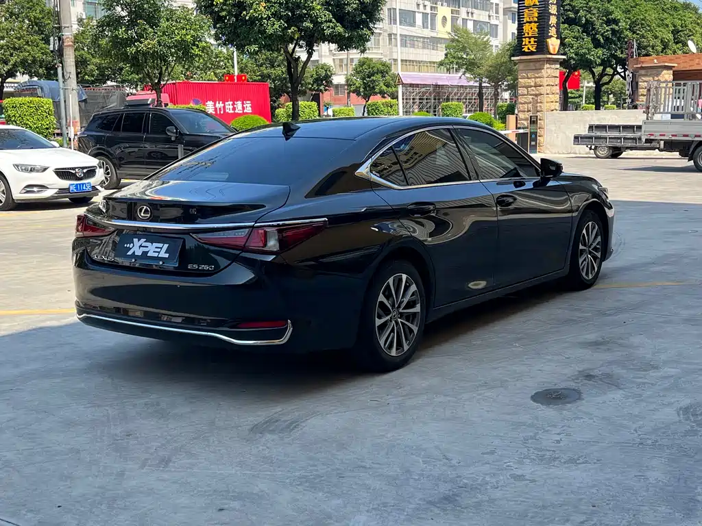 Lexus ES — фото 8