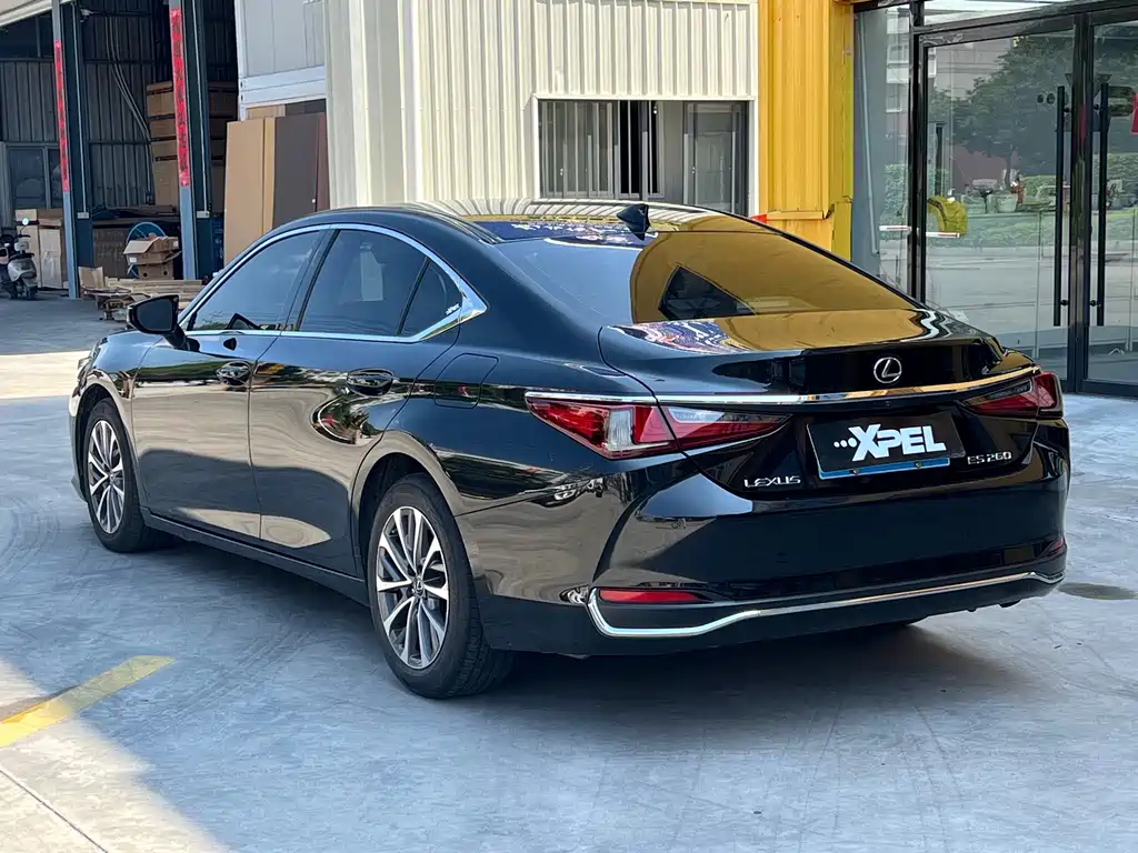 Lexus ES — фото 10