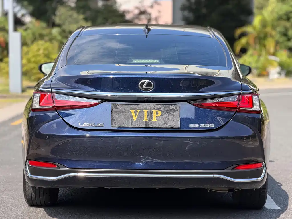 Lexus ES — фото 13
