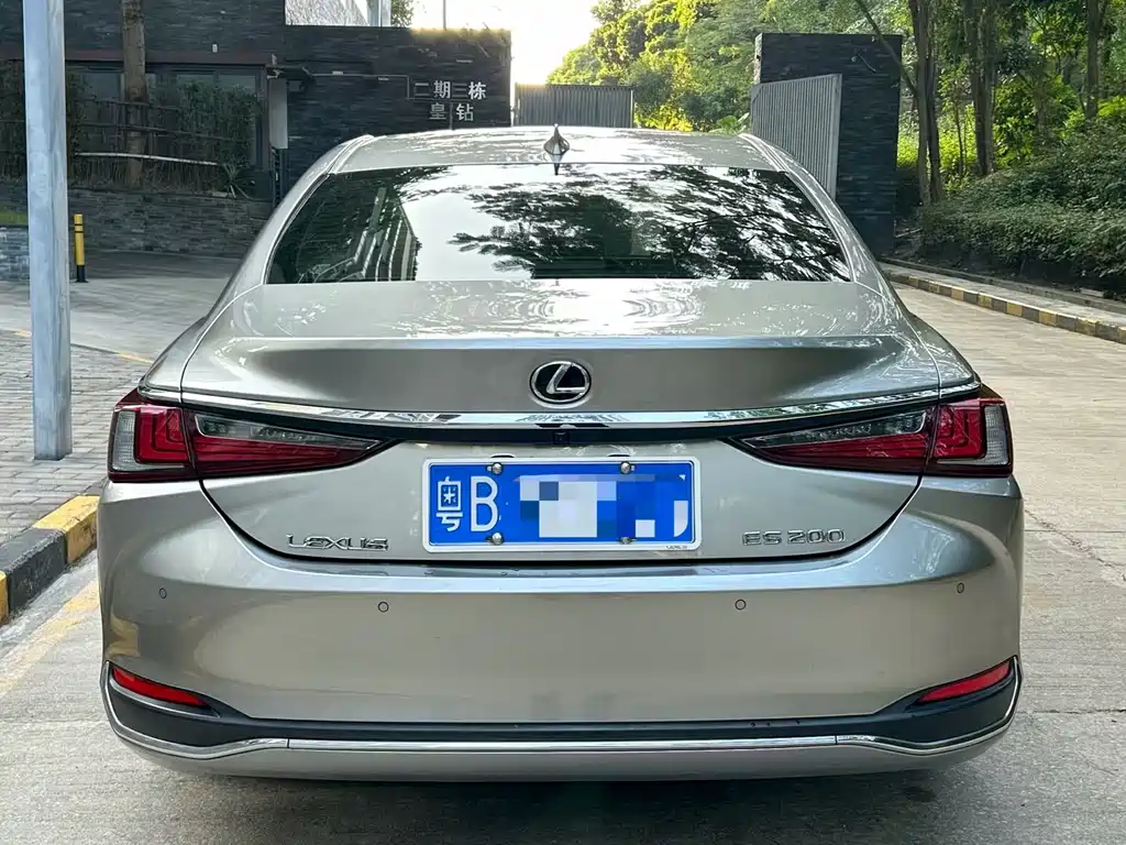 Lexus ES — фото 9