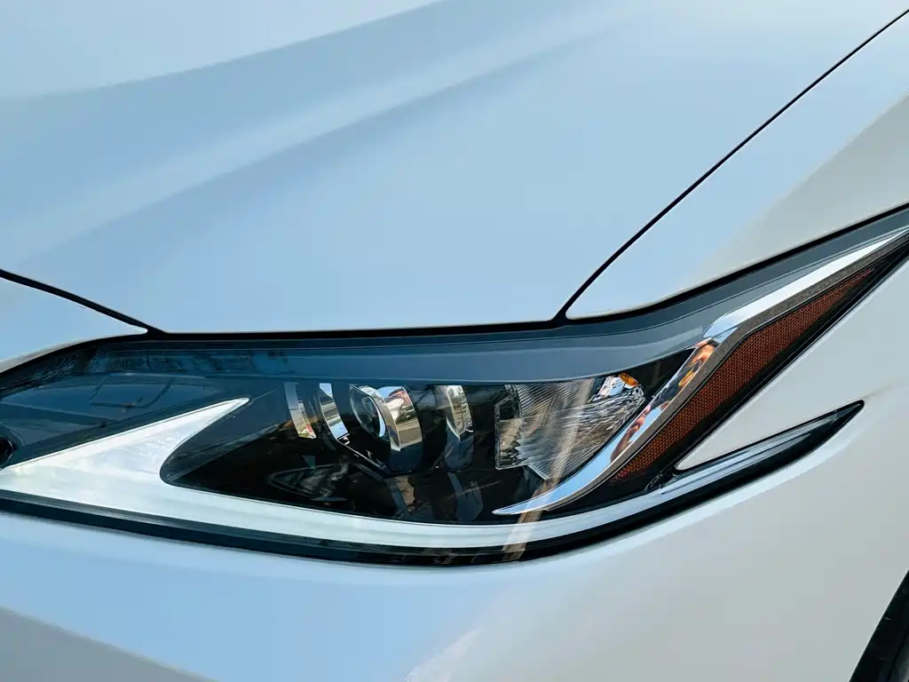 Lexus ES — фото 11