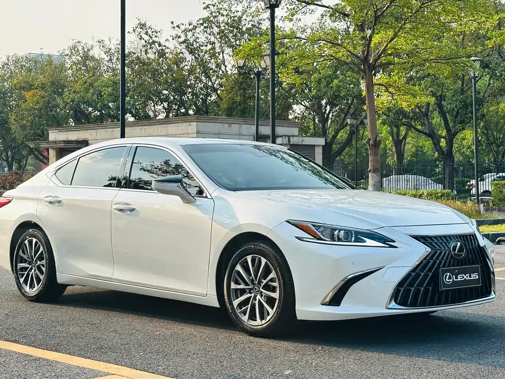 Lexus ES — фото 3