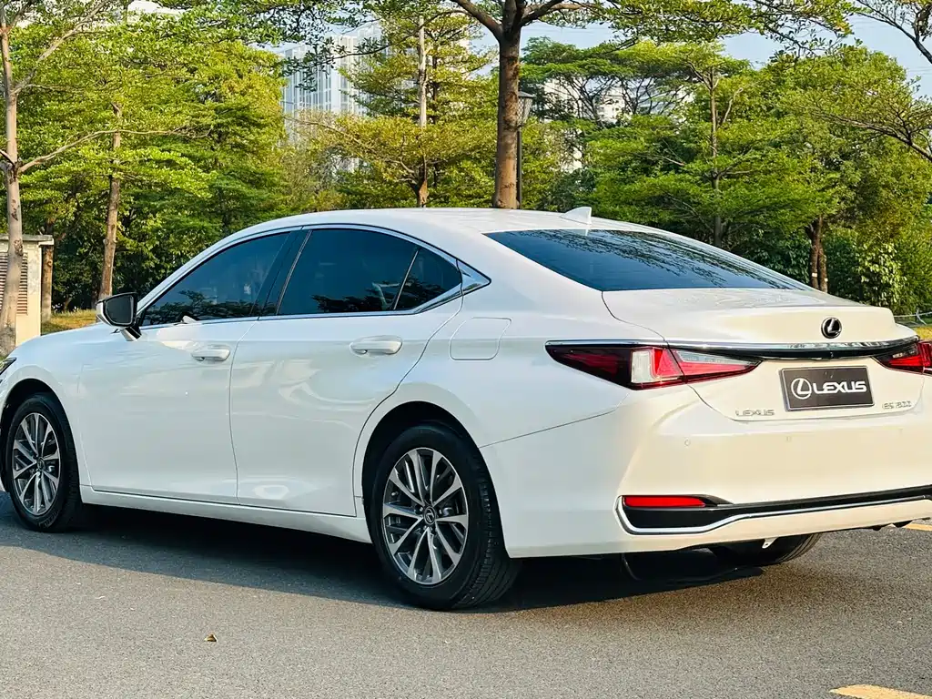 Lexus ES — фото 4