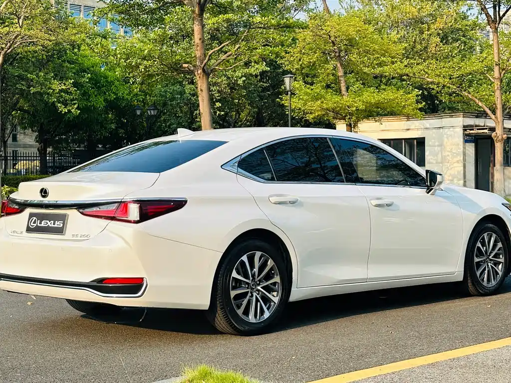 Lexus ES — фото 6