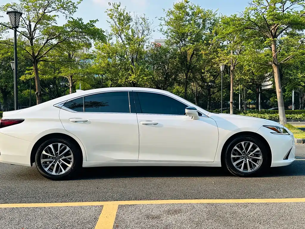 Lexus ES — фото 7