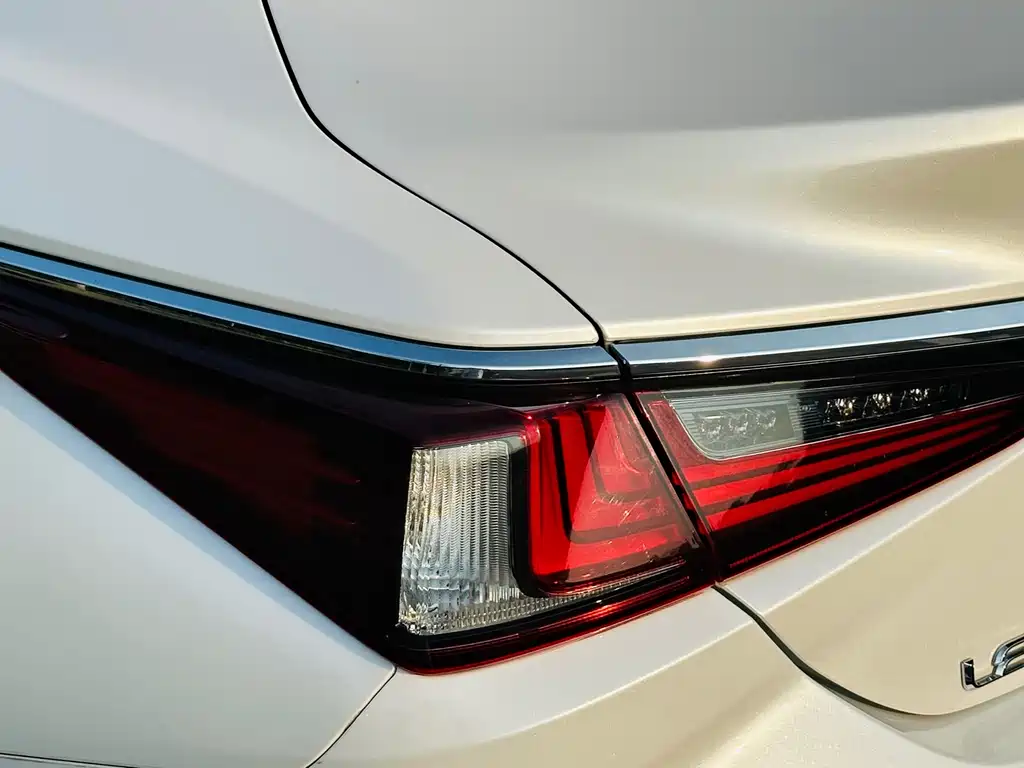 Lexus ES — фото 9