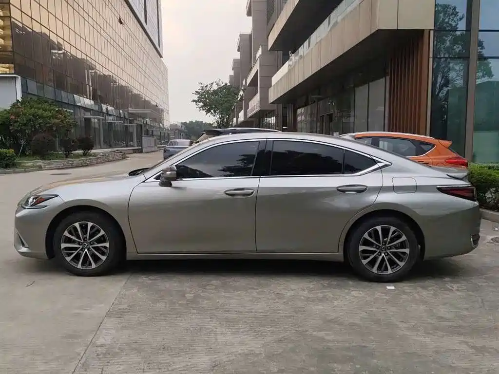 Lexus ES — фото 3