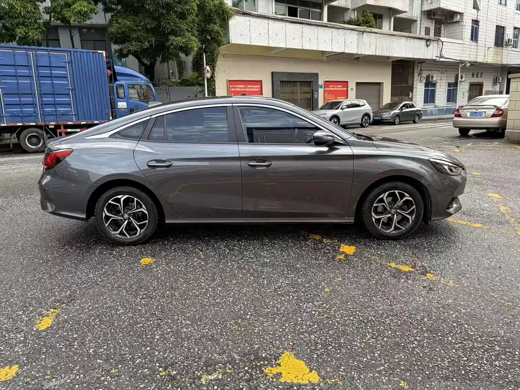 MG MG5 — фото 4