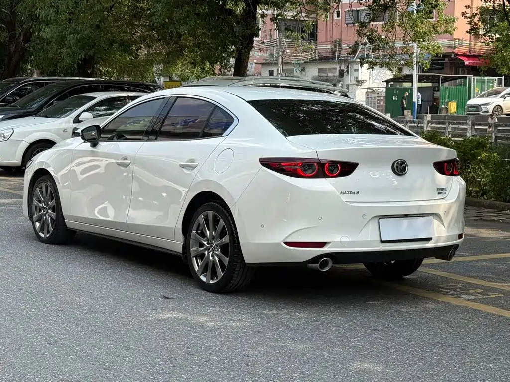 Mazda 3 Axela — фото 2