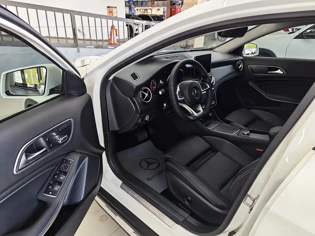 Mercedes-Benz GLA — фото 6