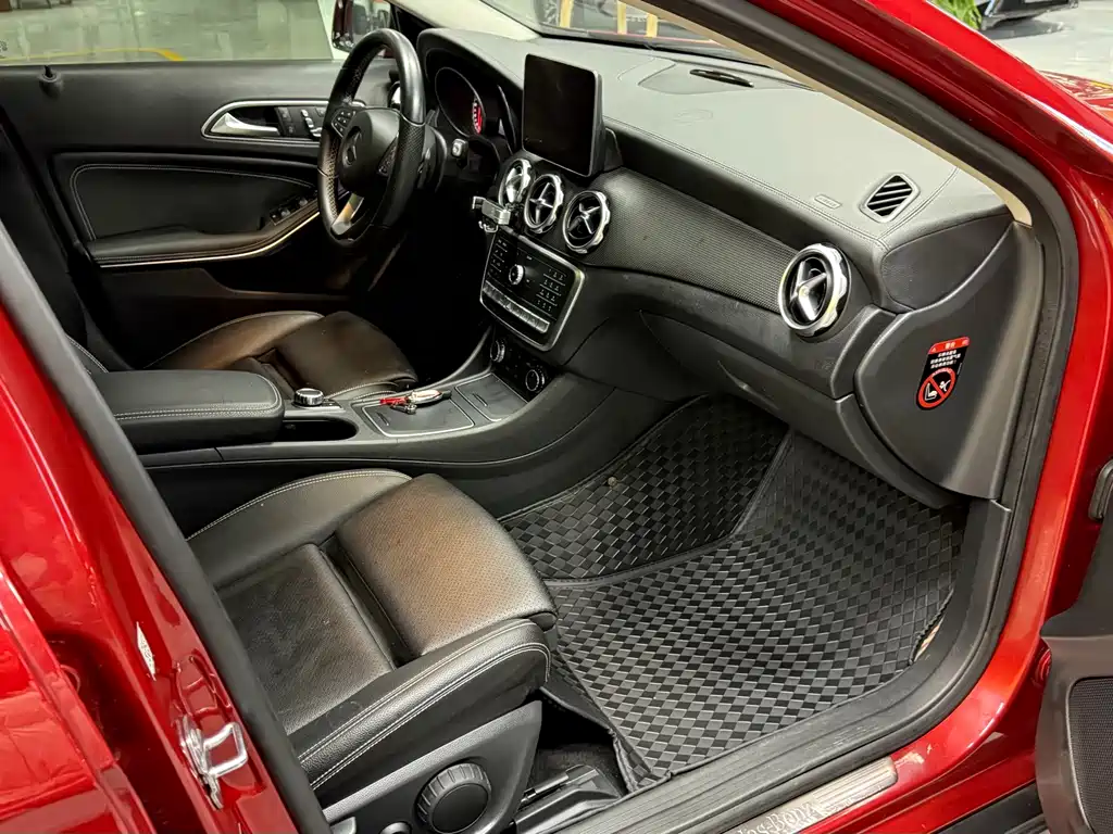 Mercedes-Benz GLA — фото 13