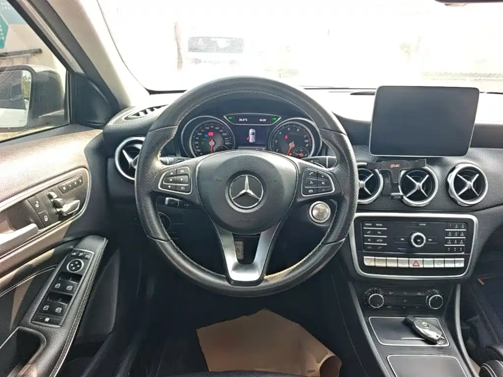 Mercedes-Benz GLA — фото 10