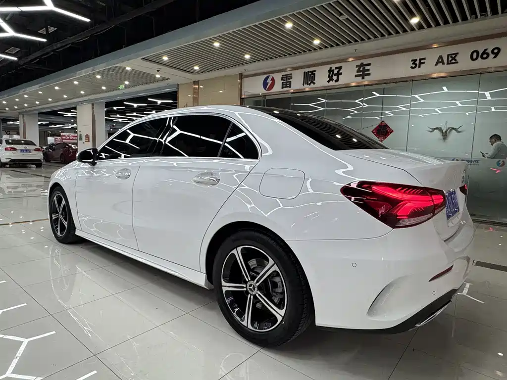 Mercedes-Benz A-Class — фото 12