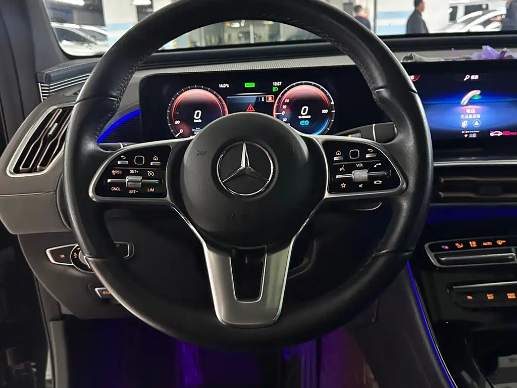 Mercedes-Benz EQC — фото 11