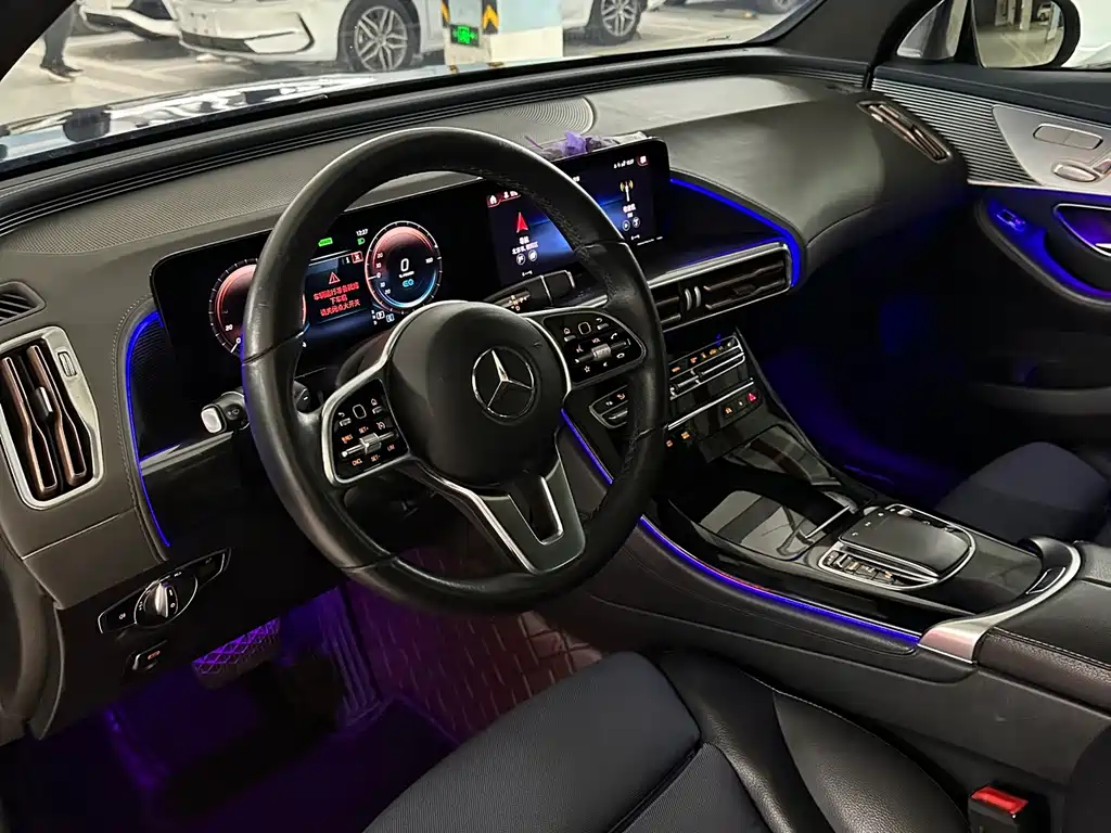 Mercedes-Benz EQC — фото 10