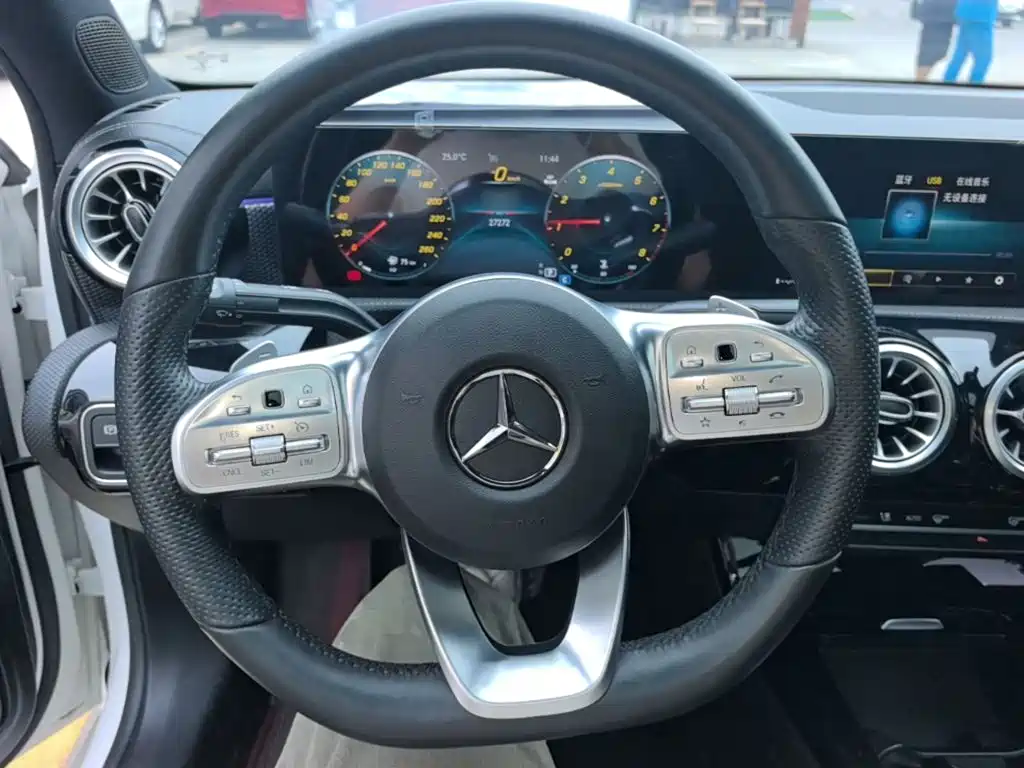 Mercedes-Benz A-Class — фото 10