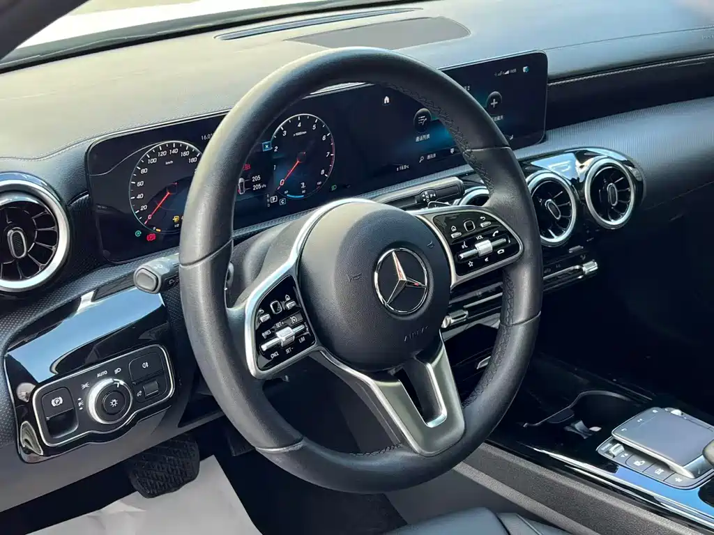 Mercedes-Benz A-Class — фото 7