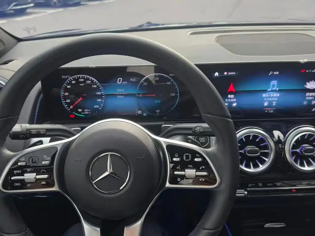 Mercedes-Benz EQB — фото 19