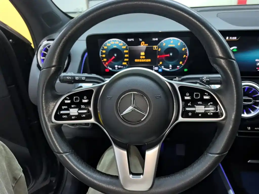 Mercedes-Benz GLB — фото 10