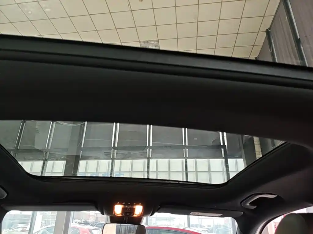 Mercedes-Benz EQB — фото 17