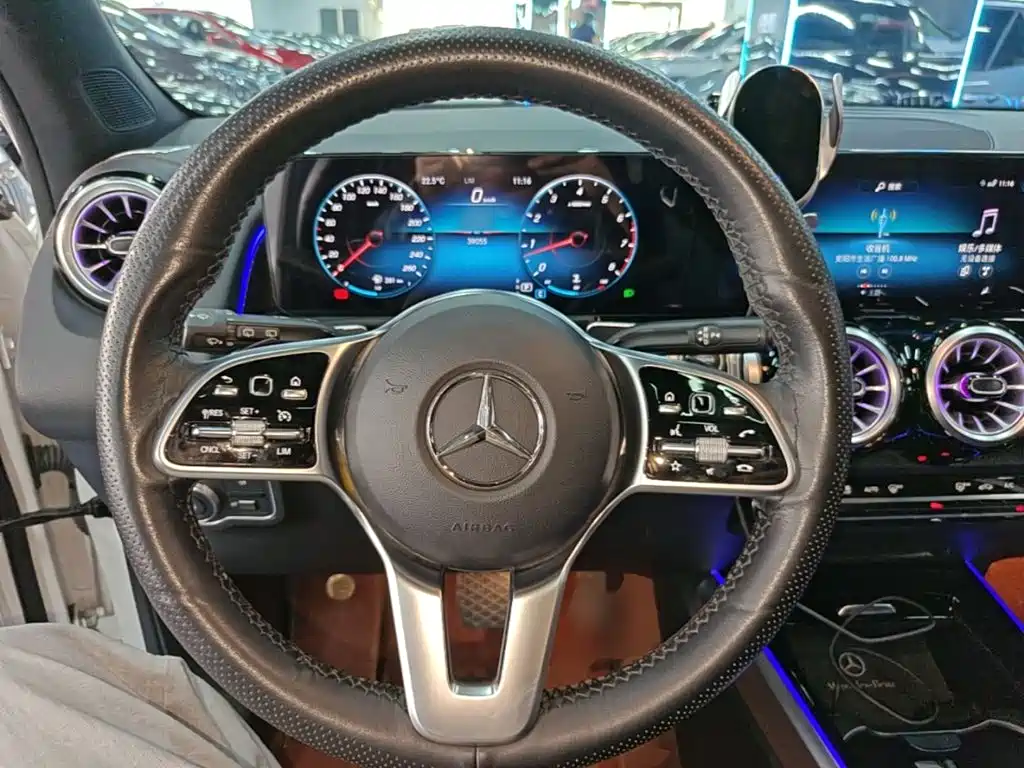 Mercedes-Benz GLB — фото 10