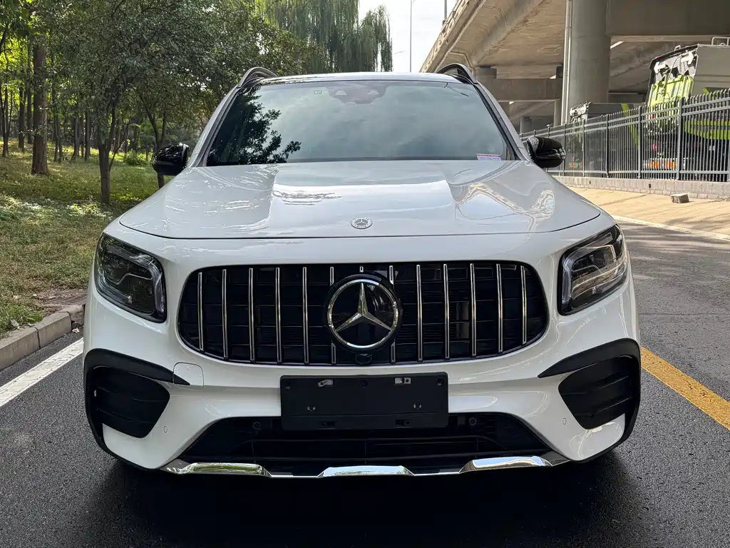 Mercedes-Benz GLB AMG — фото 2